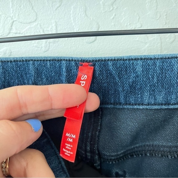 SPANX Jegging Pull On Jeans Size Medium Medium Wash - Picture 12 of 12